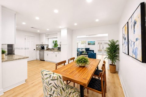 Villa ou maison à vendre à Miami, Floride: 5 chambres, 252.42 m2 № 2078217 - photo 7