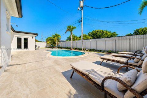 Villa ou maison à vendre à Miami, Floride: 5 chambres, 252.42 m2 № 2078217 - photo 27