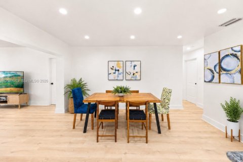 Villa ou maison à vendre à Miami, Floride: 5 chambres, 252.42 m2 № 2078217 - photo 8