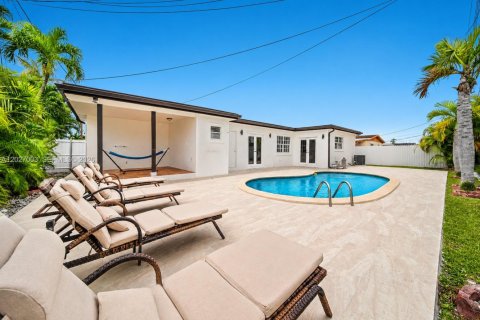 Villa ou maison à vendre à Miami, Floride: 5 chambres, 252.42 m2 № 2078217 - photo 30