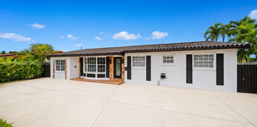 Villa ou maison à Miami, Floride 5 chambres, 252.42 m2 № 2078217