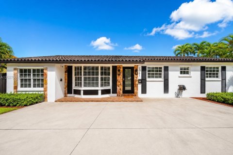 Villa ou maison à vendre à Miami, Floride: 5 chambres, 252.42 m2 № 2078217 - photo 18