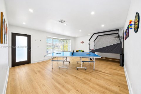 Villa ou maison à vendre à Miami, Floride: 5 chambres, 252.42 m2 № 2078217 - photo 16