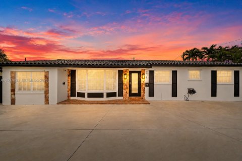 Villa ou maison à vendre à Miami, Floride: 5 chambres, 252.42 m2 № 2078217 - photo 25