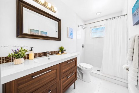Villa ou maison à vendre à Miami, Floride: 5 chambres, 252.42 m2 № 2078217 - photo 10