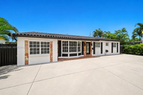Villa ou maison à vendre à Miami, Floride: 5 chambres, 252.42 m2 № 2078217 - photo 21