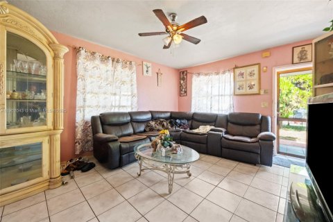 Casa en venta en Hollywood, Florida, 3 dormitorios, 109.35 m2 № 1967402 - foto 6