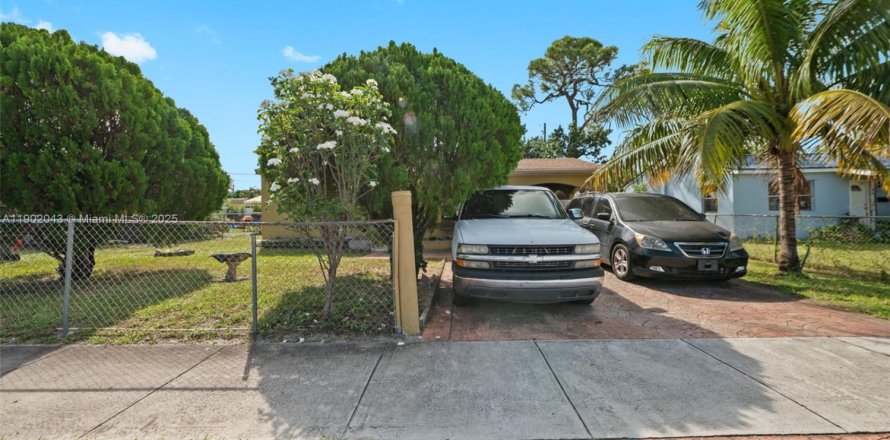 Casa en Hollywood, Florida 3 dormitorios, 109.35 m2 № 1967402