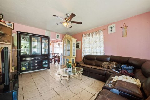 Casa en venta en Hollywood, Florida, 3 dormitorios, 109.35 m2 № 1967402 - foto 5