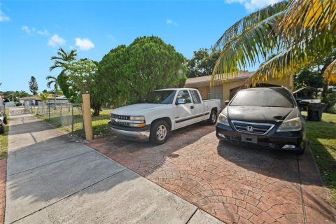 Casa en venta en Hollywood, Florida, 3 dormitorios, 109.35 m2 № 1967402 - foto 2