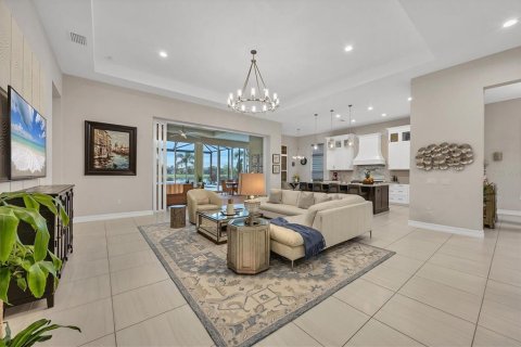 House in Lakewood Ranch, Florida 4 bedrooms, 335.38 sq.m. № 1914877 - photo 9