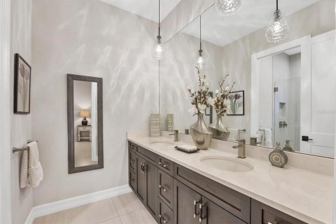 House in Lakewood Ranch, Florida 4 bedrooms, 335.38 sq.m. № 1914877 - photo 27