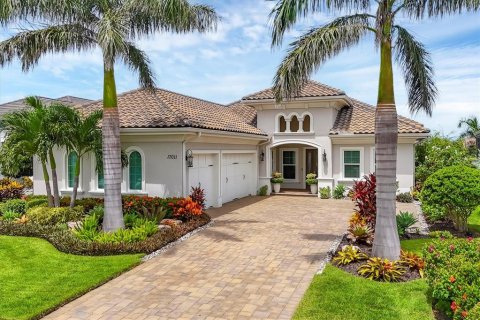 House in Lakewood Ranch, Florida 4 bedrooms, 335.38 sq.m. № 1914877 - photo 1