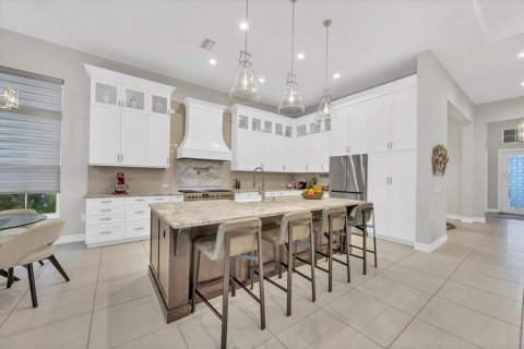 House in Lakewood Ranch, Florida 4 bedrooms, 335.38 sq.m. № 1914877 - photo 12