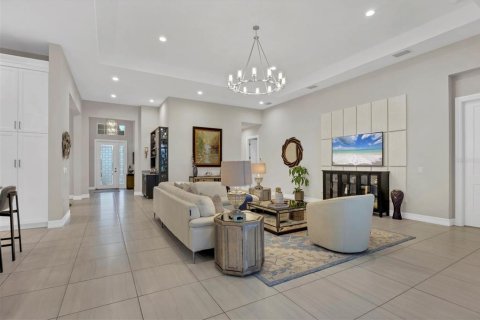 House in Lakewood Ranch, Florida 4 bedrooms, 335.38 sq.m. № 1914877 - photo 7