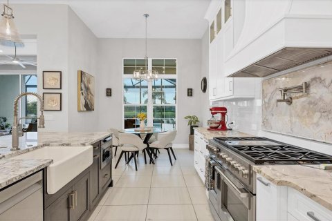 House in Lakewood Ranch, Florida 4 bedrooms, 335.38 sq.m. № 1914877 - photo 15