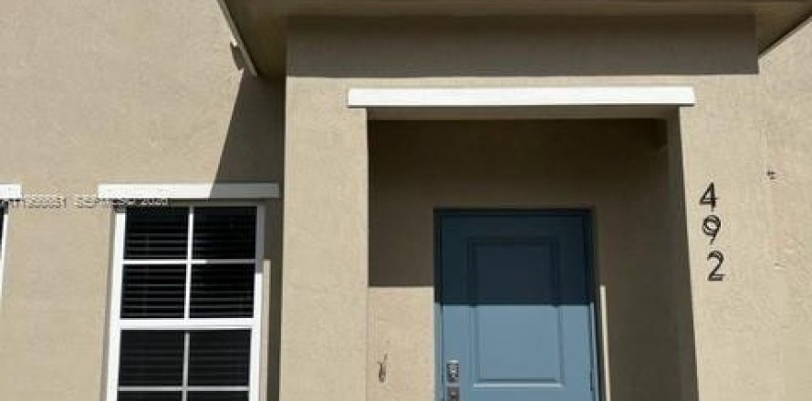 Adosado en Florida City, Florida 2 dormitorios, 112.23 m2 № 2010572