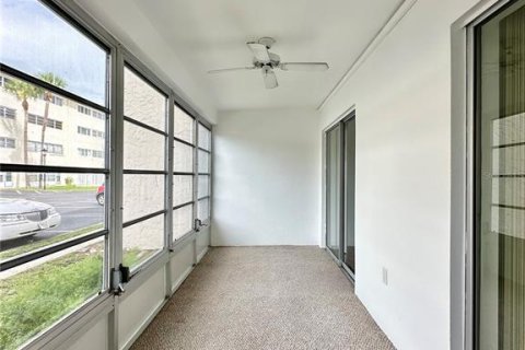 Condominio en venta en Saint Petersburg, Florida, 2 dormitorios, 79.43 m2 № 1815530 - foto 17