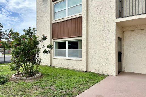 Condominio en venta en Saint Petersburg, Florida, 2 dormitorios, 79.43 m2 № 1815530 - foto 1