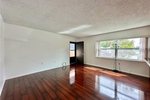 Condominio en venta en Saint Petersburg, Florida, 2 dormitorios, 79.43 m2 № 1815530 - foto 4