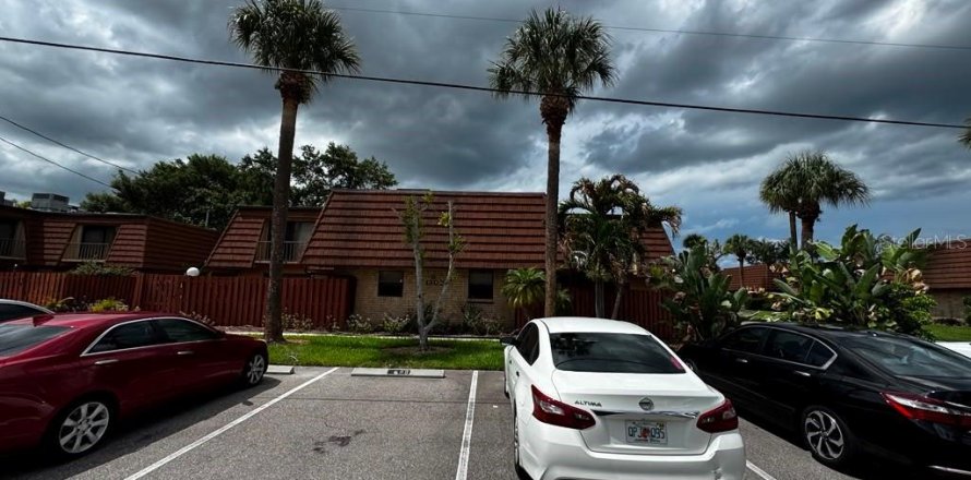 Townhouse in St. Lucie, Florida 2 bedrooms, 123.37 sq.m. № 2230628