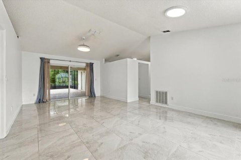 Casa en venta en Kissimmee, Florida, 3 dormitorios, 162.11 m2 № 2377893 - foto 5