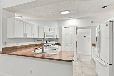 Casa en venta en Kissimmee, Florida, 3 dormitorios, 162.11 m2 № 2377893 - foto 12