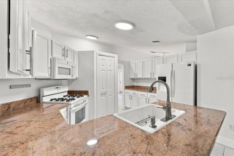 Casa en venta en Kissimmee, Florida, 3 dormitorios, 162.11 m2 № 2377893 - foto 13