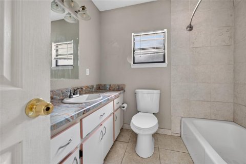 House in Ormond Beach, Florida 3 bedrooms, 124.67 sq.m. № 2155762 - photo 9