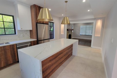 Casa en alquiler en Miami, Florida, 3 dormitorios, 308.25 m2 № 1924068 - foto 6