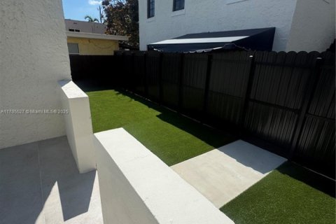 Casa en alquiler en Miami, Florida, 3 dormitorios, 308.25 m2 № 1924068 - foto 10