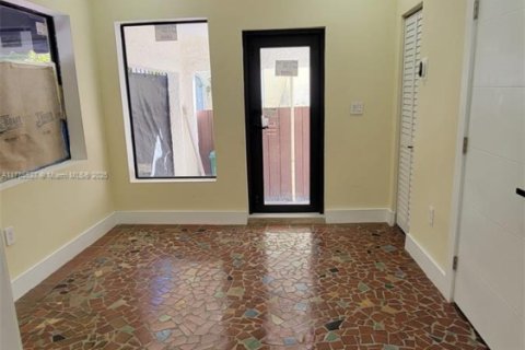 Casa en alquiler en Miami, Florida, 3 dormitorios, 308.25 m2 № 1924068 - foto 8