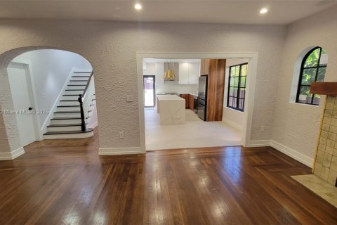 Casa en alquiler en Miami, Florida, 3 dormitorios, 308.25 m2 № 1924068 - foto 3