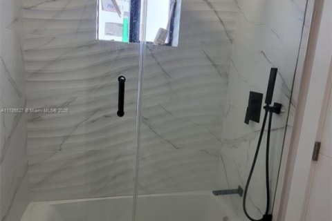 Casa en alquiler en Miami, Florida, 3 dormitorios, 308.25 m2 № 1924068 - foto 9