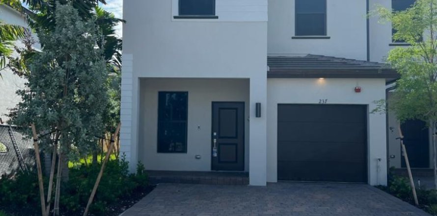 Touwnhouse à Pembroke Pines, Floride 4 chambres, 175.4 m2 № 2261678