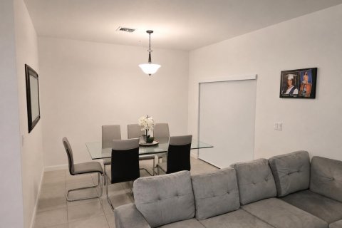 Touwnhouse à louer à Pembroke Pines, Floride: 4 chambres, 175.4 m2 № 2261678 - photo 3