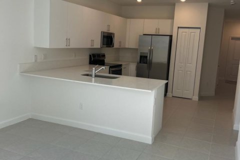 Touwnhouse à louer à Pembroke Pines, Floride: 4 chambres, 175.4 m2 № 2261678 - photo 5