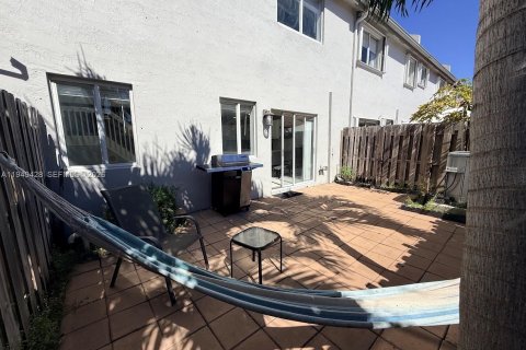 Снять в аренду таунхаус в Дорал, Флорида 4 спальни, 176.89м2, № 2005175 - фото 24