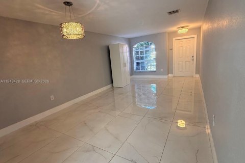 Снять в аренду таунхаус в Дорал, Флорида 4 спальни, 176.89м2, № 2005175 - фото 4