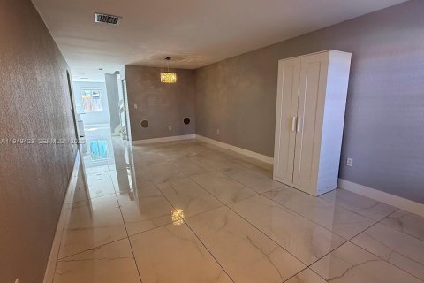 Снять в аренду таунхаус в Дорал, Флорида 4 спальни, 176.89м2, № 2005175 - фото 12
