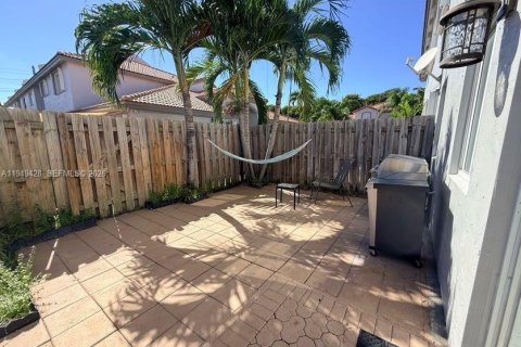 Снять в аренду таунхаус в Дорал, Флорида 4 спальни, 176.89м2, № 2005175 - фото 8