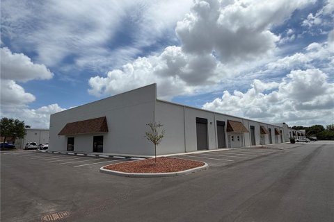 Immobilier commercial à Largo, Floride 2006.69 m2 № 2105141