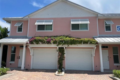 Townhouse in Merrit Island, Florida 3 bedrooms, 137.77 sq.m. № 1830079 - photo 1