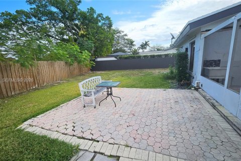 Villa ou maison à louer à Miami, Floride: 4 chambres, 196.95 m2 № 2003597 - photo 9