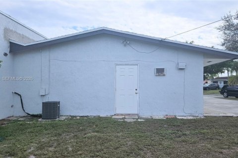 Villa ou maison à louer à Miami, Floride: 4 chambres, 196.95 m2 № 2003597 - photo 11