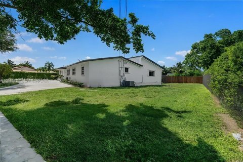 Villa ou maison à louer à Miami, Floride: 4 chambres, 196.95 m2 № 2003597 - photo 2
