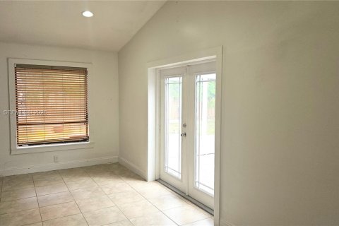 Villa ou maison à louer à Miami, Floride: 4 chambres, 196.95 m2 № 2003597 - photo 14