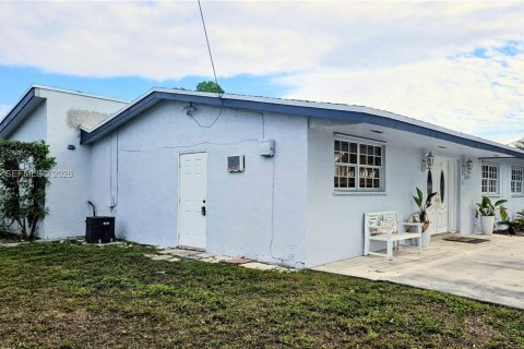 Villa ou maison à louer à Miami, Floride: 4 chambres, 196.95 m2 № 2003597 - photo 10