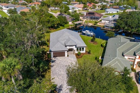 House in Palm Coast, Florida 4 bedrooms, 233.18 sq.m. № 2107745 - photo 3