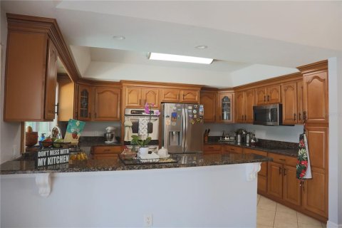 House in DeLand, Florida 4 bedrooms, 278.8 sq.m. № 2195962 - photo 15
